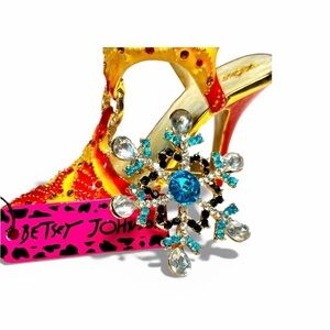 ❄️cute betsey rhinestone snowflake Pin brooch